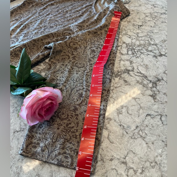 Chico’s Travelers Collection Gold Top - Picture 6 of 9